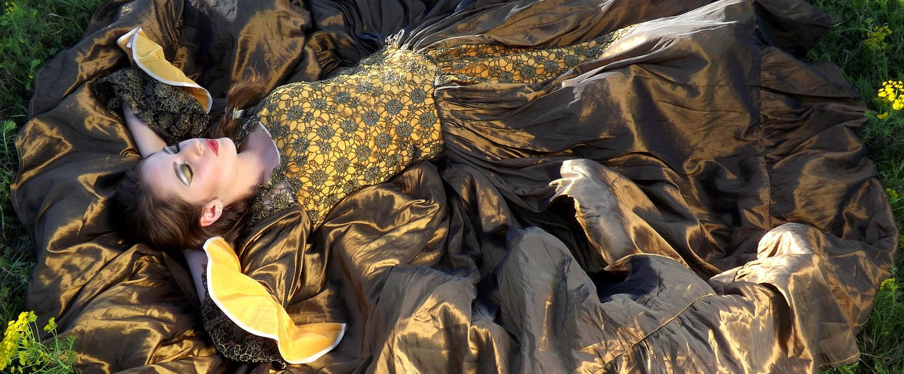 Woman sleeping with the benefit of magnesium glycinate at night